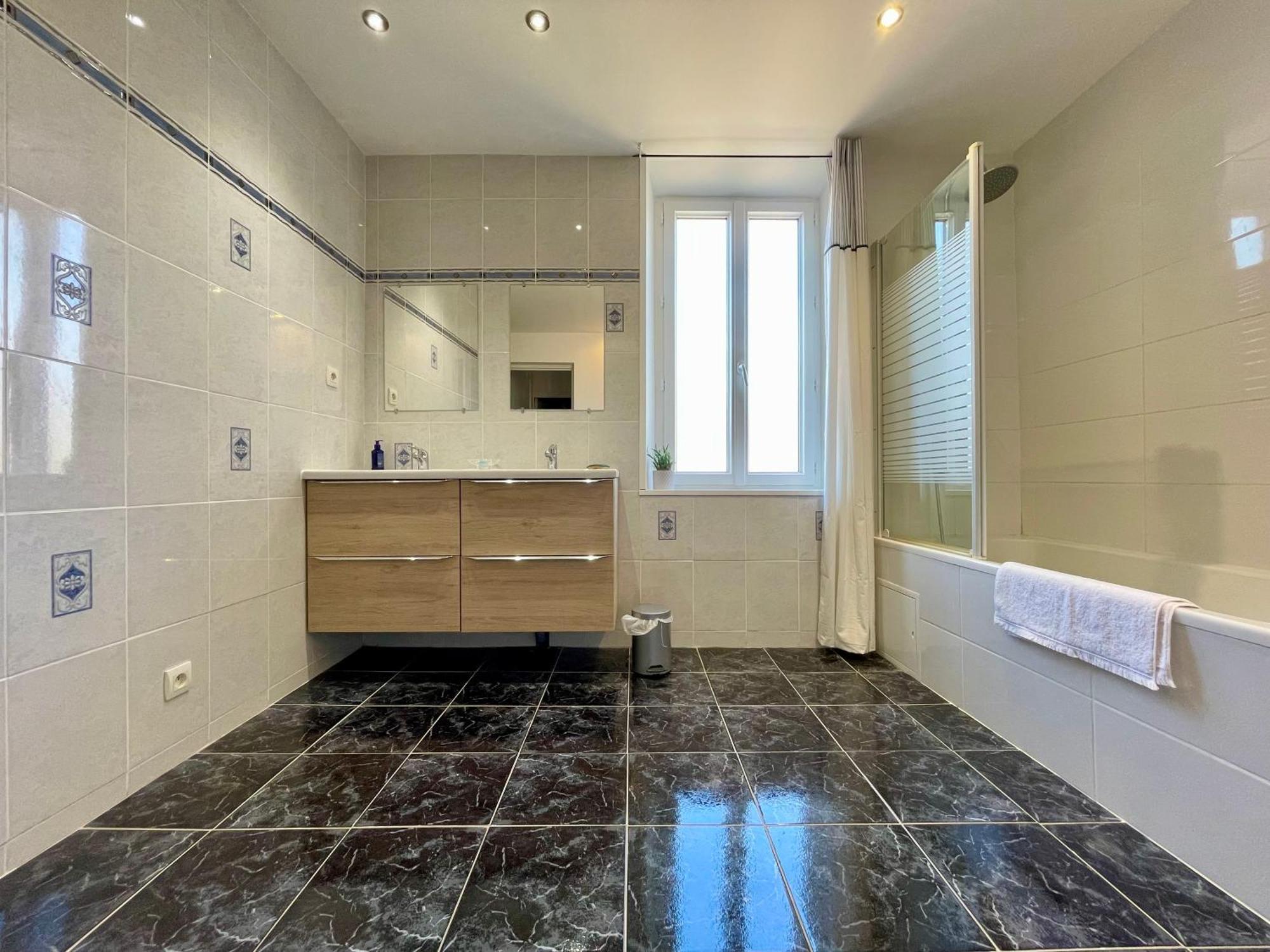 Maison Du Canal Avec Cour Privee Holiday home *